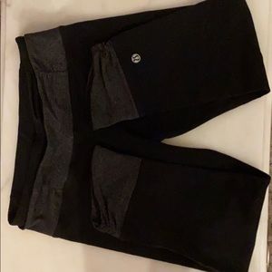 Gently worn lululemon blk leggings. Size 4